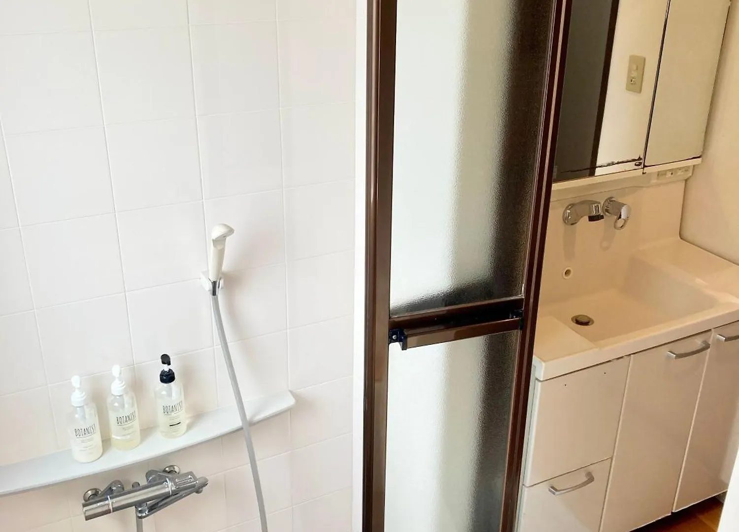 2No Home & Park Kobe Guest house